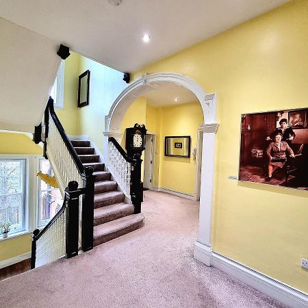 Spacious Retreat With River Views Near Peak District 매틀록 외부 사진