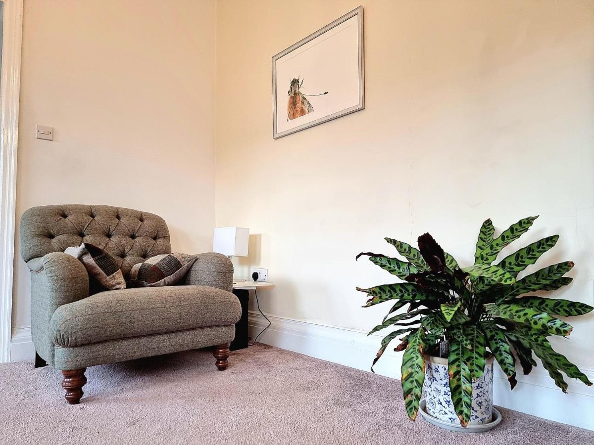 Spacious Retreat With River Views Near Peak District 매틀록 외부 사진