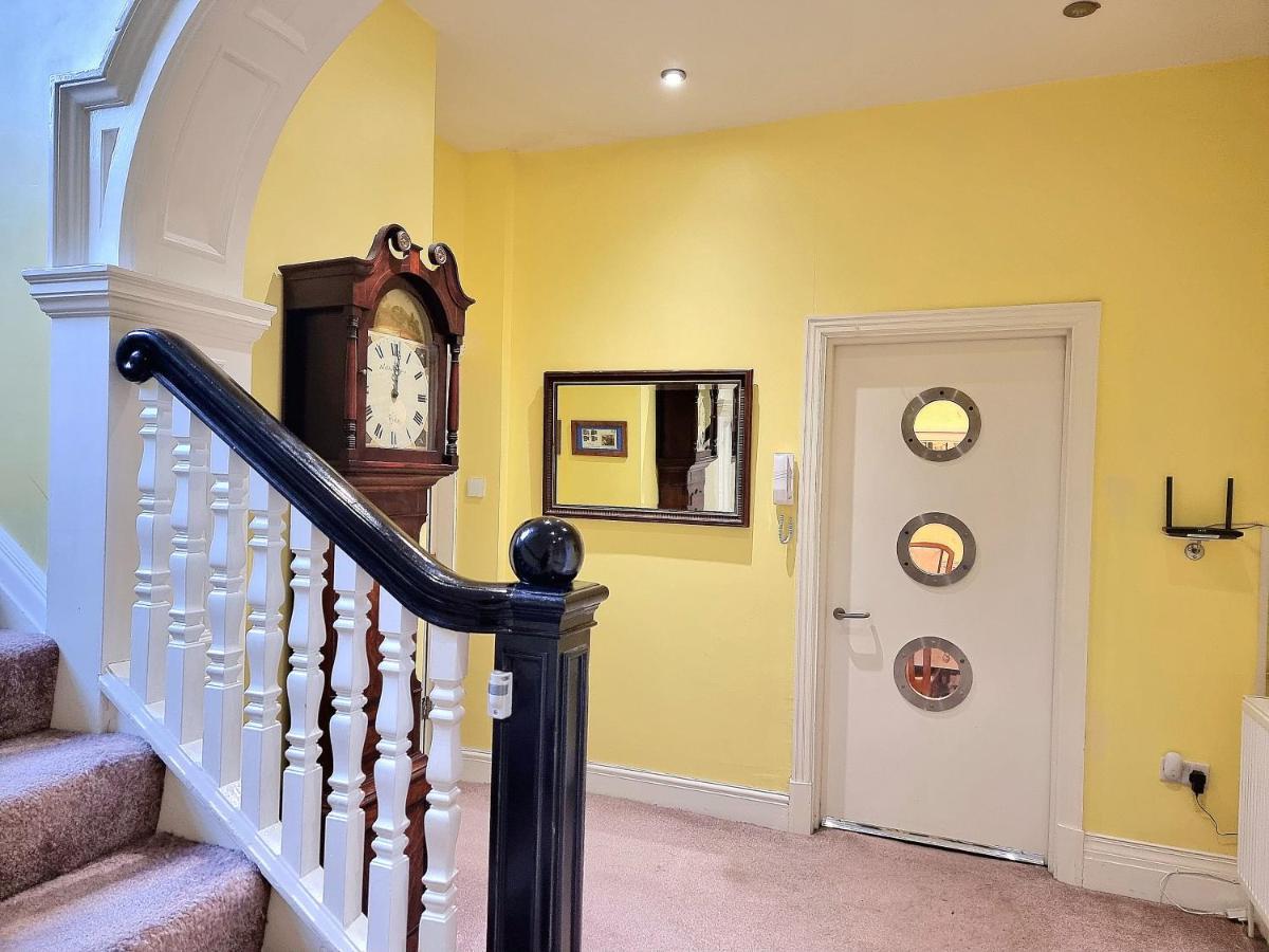 Spacious Retreat With River Views Near Peak District 매틀록 외부 사진