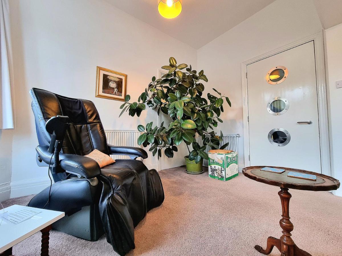 Spacious Retreat With River Views Near Peak District 매틀록 외부 사진
