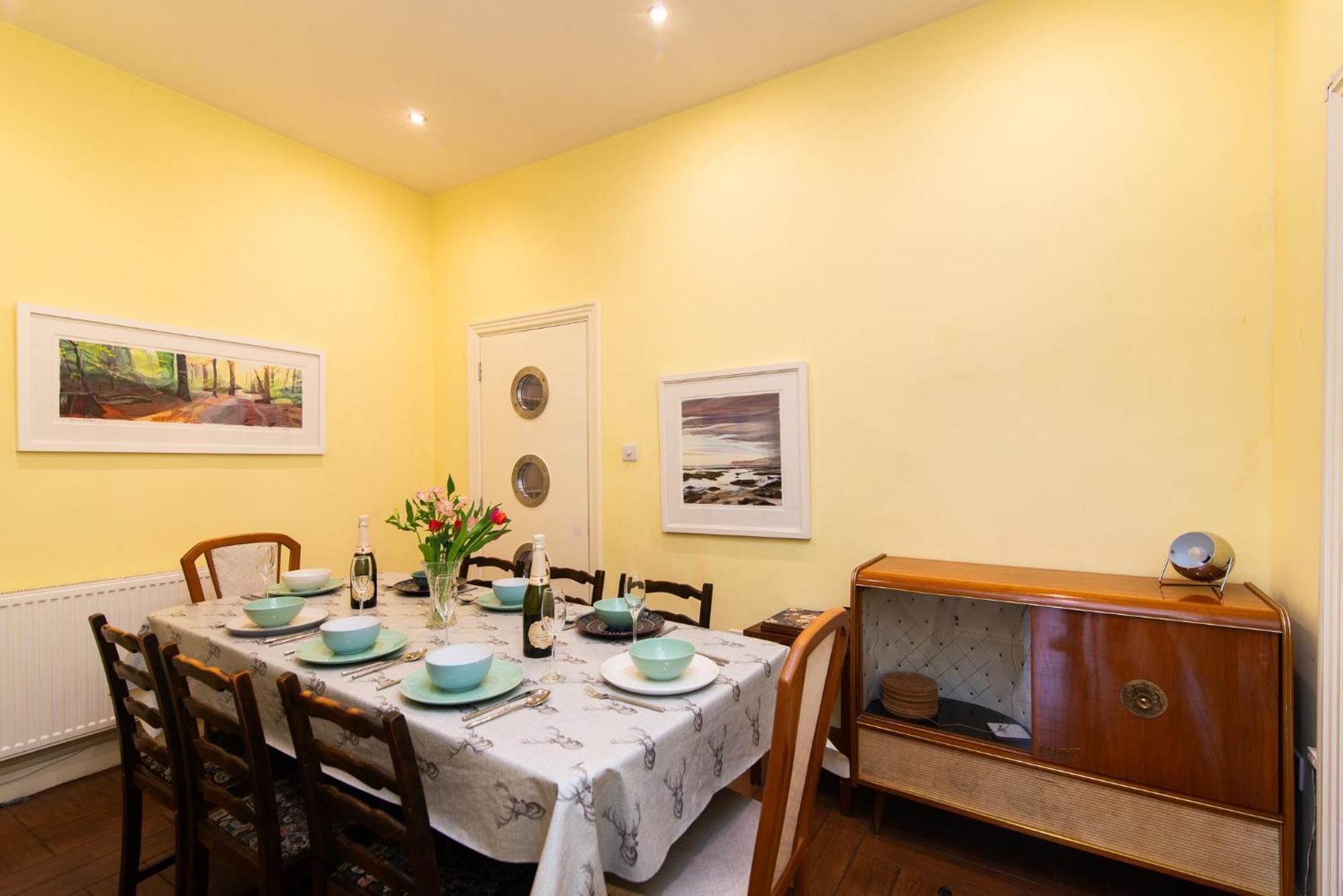 Spacious Retreat With River Views Near Peak District 매틀록 외부 사진