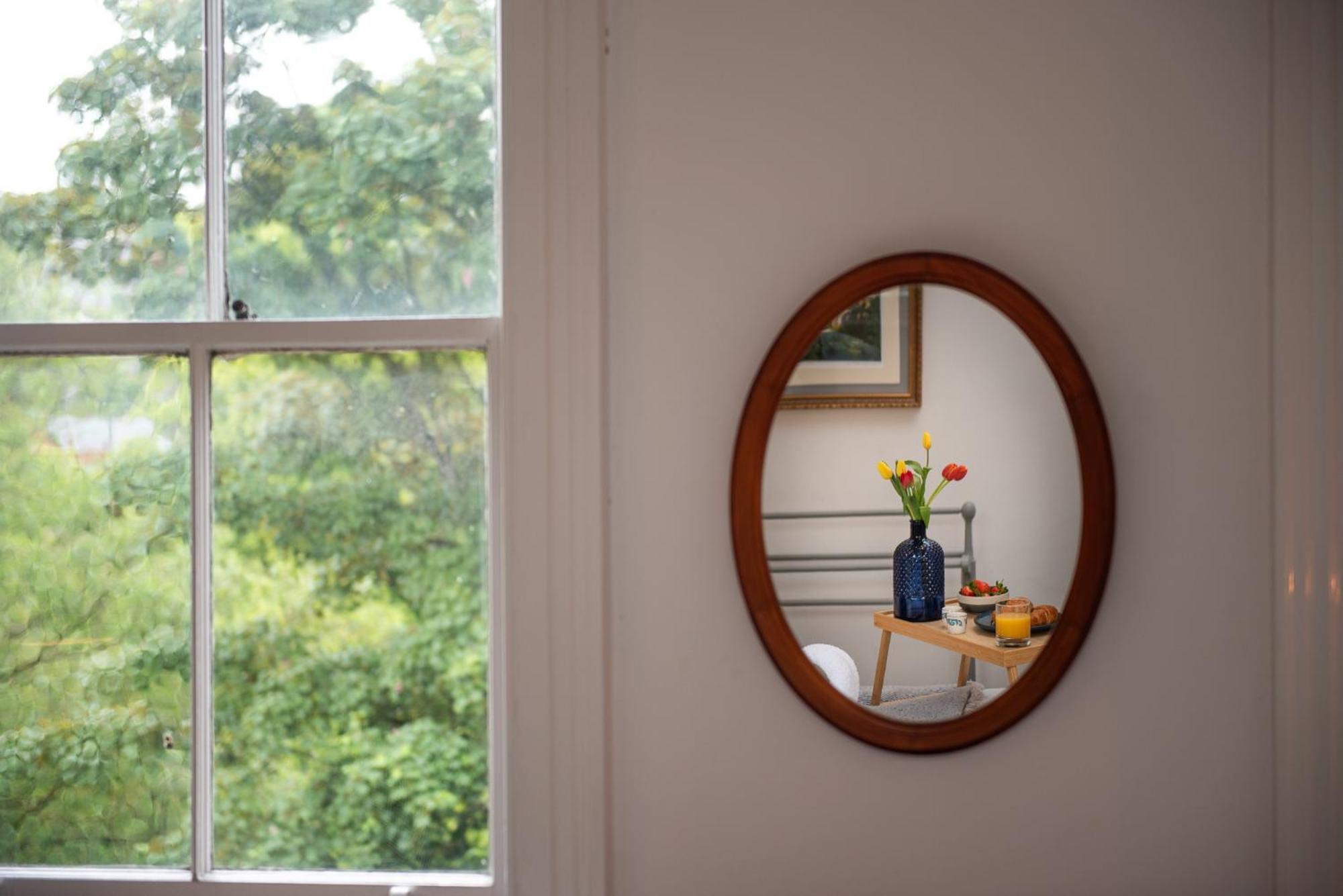 Spacious Retreat With River Views Near Peak District 매틀록 외부 사진