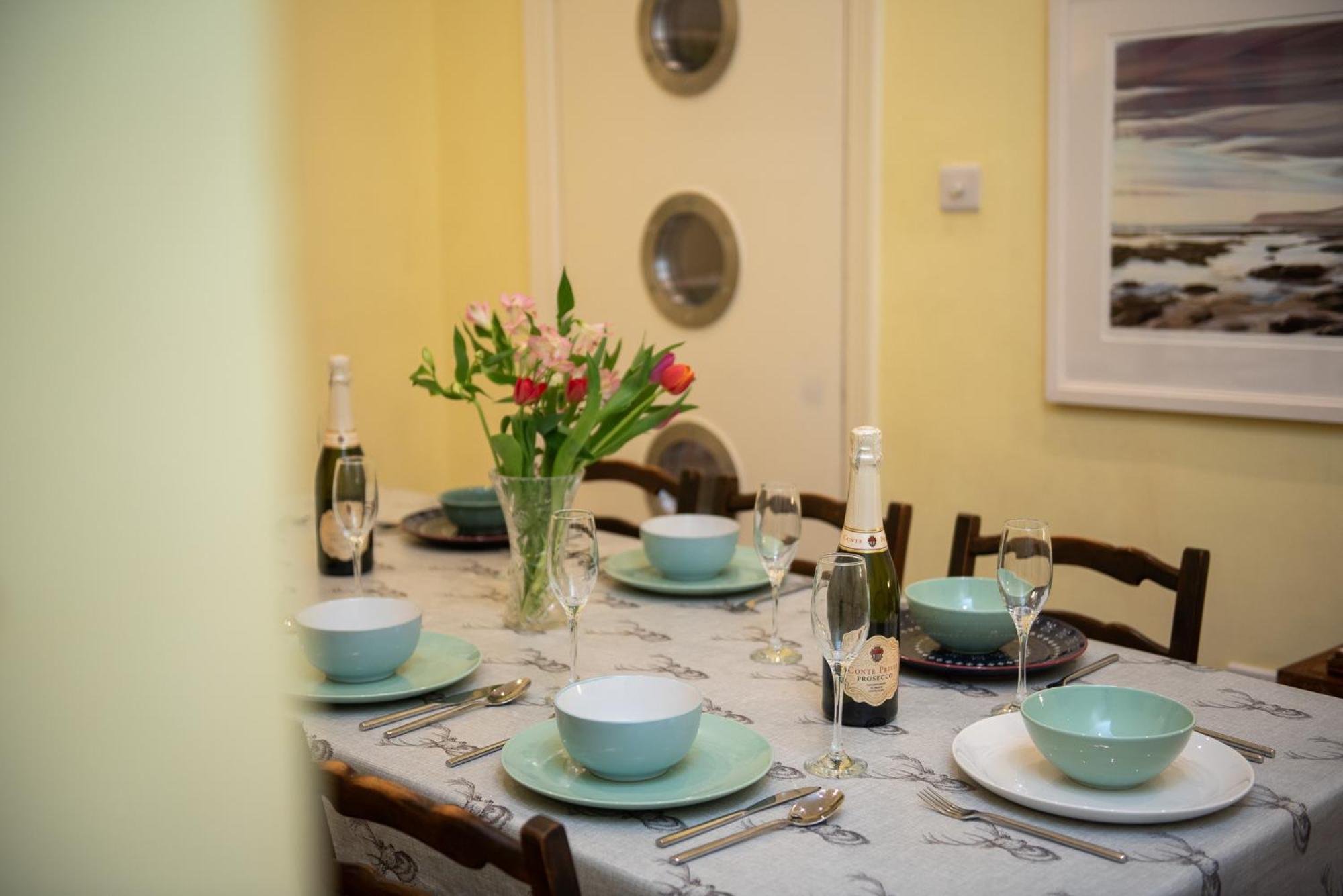 Spacious Retreat With River Views Near Peak District 매틀록 외부 사진