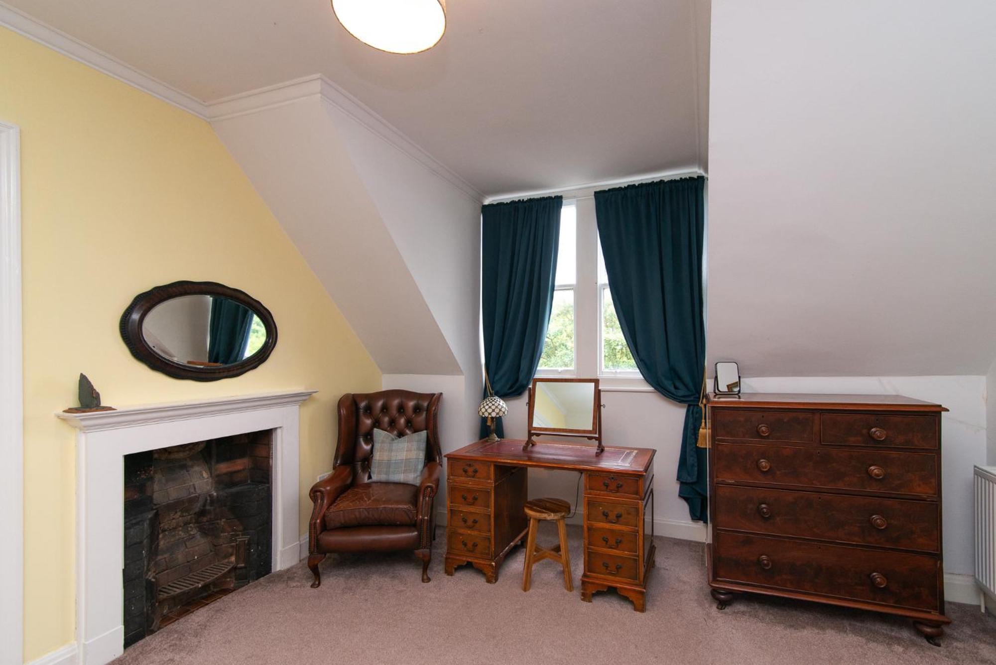 Spacious Retreat With River Views Near Peak District 매틀록 외부 사진