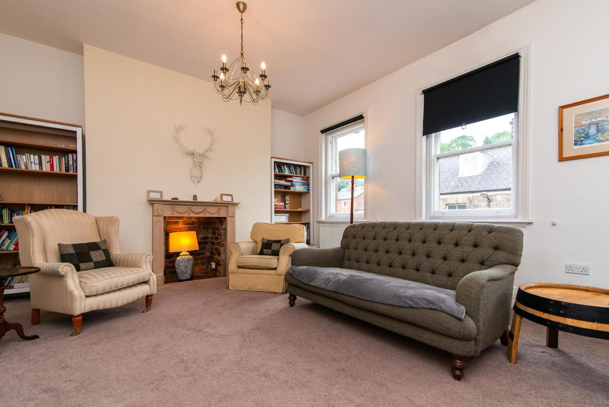 Spacious Retreat With River Views Near Peak District 매틀록 외부 사진