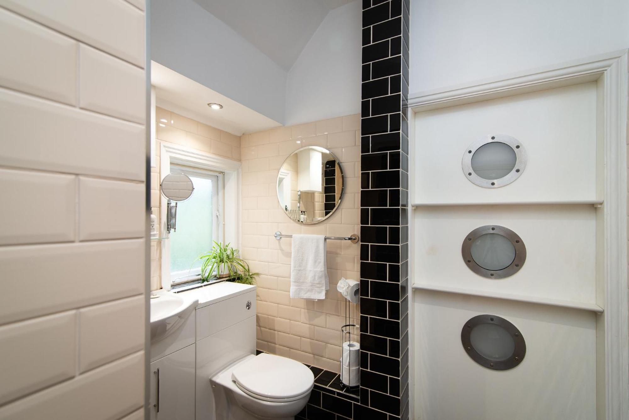 Spacious Retreat With River Views Near Peak District 매틀록 외부 사진
