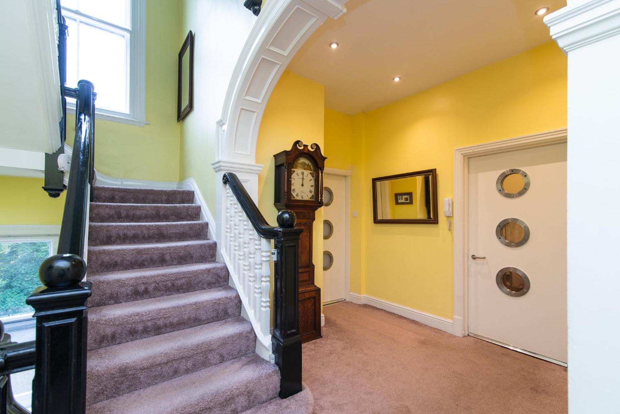 Spacious Retreat With River Views Near Peak District 매틀록 외부 사진