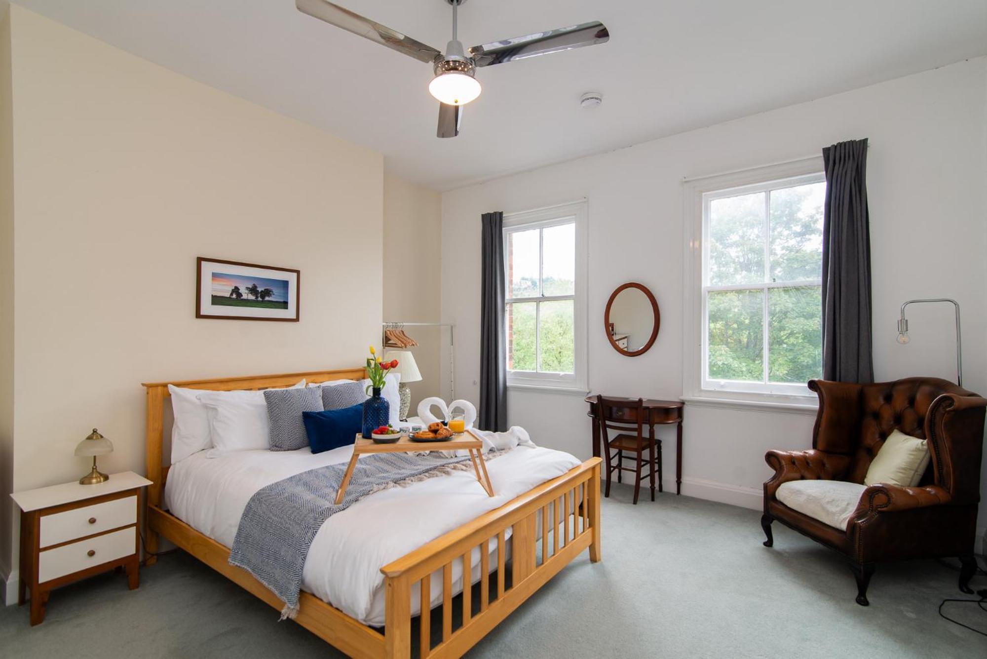 Spacious Retreat With River Views Near Peak District 매틀록 외부 사진