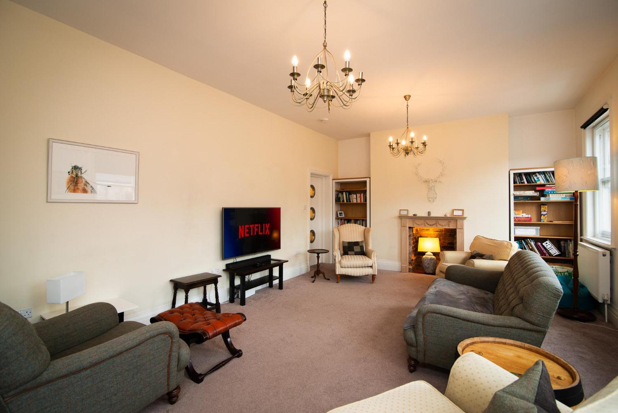 Spacious Retreat With River Views Near Peak District 매틀록 외부 사진