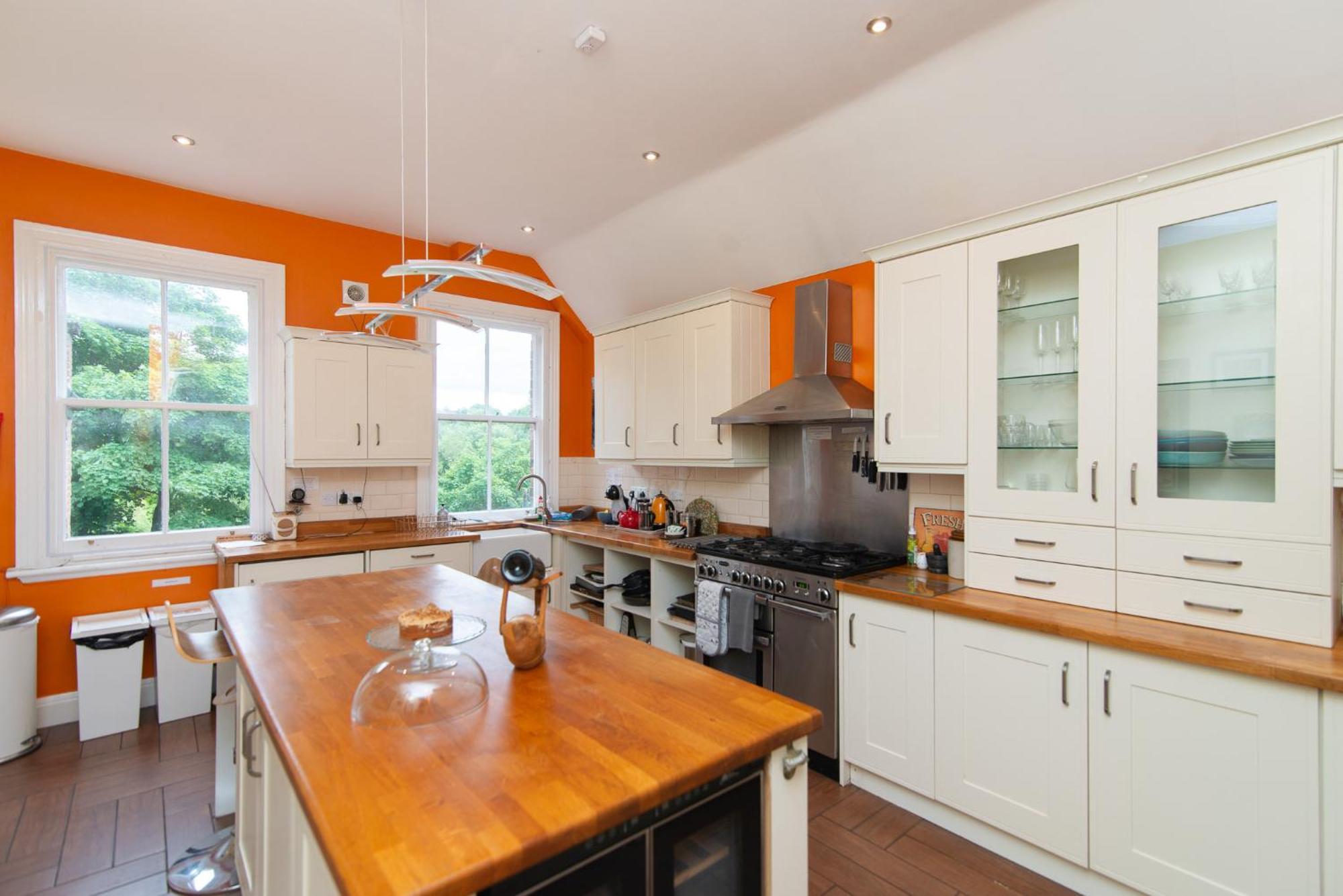Spacious Retreat With River Views Near Peak District 매틀록 외부 사진