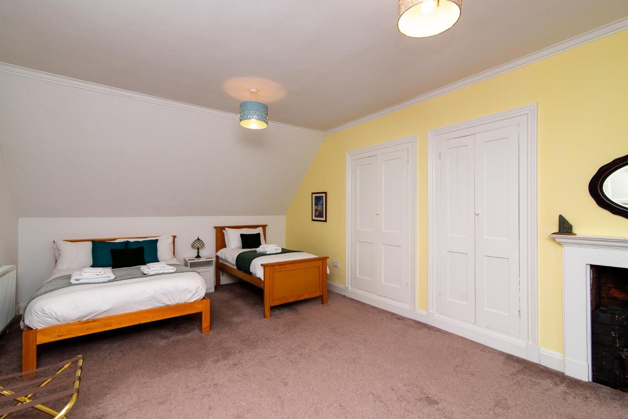 Spacious Retreat With River Views Near Peak District 매틀록 외부 사진