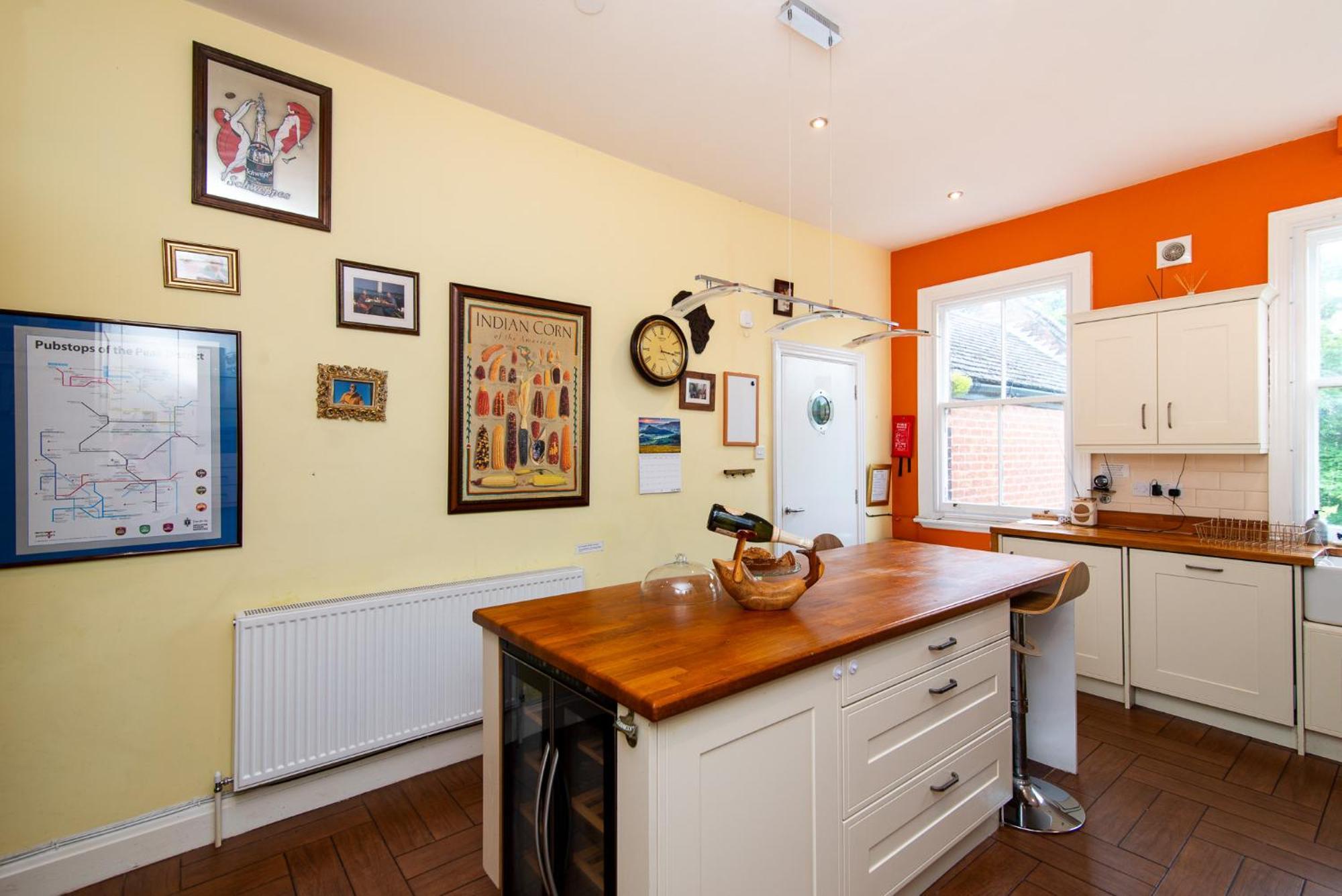 Spacious Retreat With River Views Near Peak District 매틀록 외부 사진